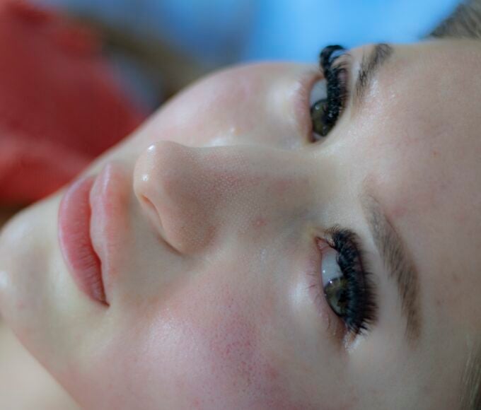 In today’s fast-evolving beauty industry, where trends come and go, one thing remains constant: the desire for healthy, youthful-looking skin. Alastin Skincare has positioned itself at the forefront of this movement, combining cutting-edge science with clinically proven ingredients to deliver real, visible results. More than just a skincare brand, Alastin represents a shift toward intelligent, results-driven beauty.